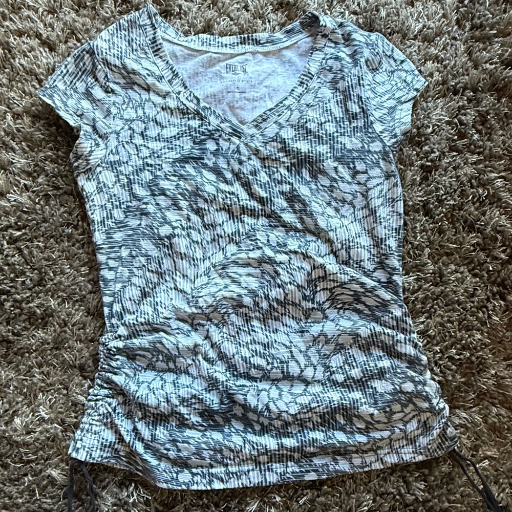 Everlast Women's Black Gray and White cap sleeve t-shirt, size small